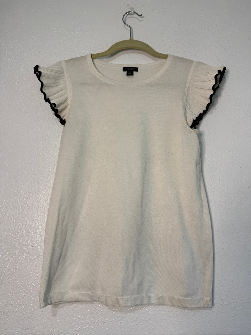 Ann Taylor Cream Knit Top with Black Trimmed Flutter Sleeves. Sz M.